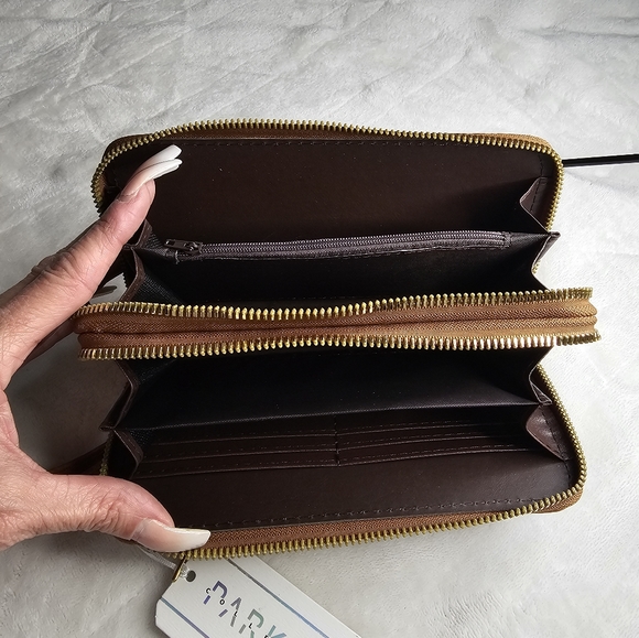 Rebecca & Rifka Saffiano Medallion Zip Around Wallet Women's Tan NWT - Picture 7 of 7